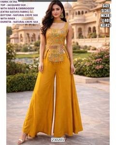 Robe longue Avira Traditionnelle Rose Héritage en Soie Jacquard et Crêpe, Coupe Droite, Séchage Rapide, Idéale pour Mariage et Soirée - Product Image 2