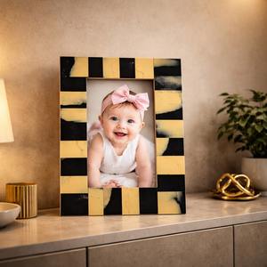 Cadre photo en résine solide de haute qualité avec couvercle en verre résistant aux rayures pour l'affichage professionnel des photos - Product Image 1