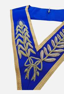 Delantal Masónico de Piel de Cordero de Lujo Hecho a Mano y Personalizable con Borde de Hilo Dorado y Diseño Tradicional de Solapa Cuadrada - Product Image 4