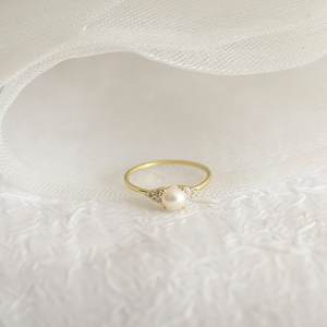 Anillo minimalista de plata de ley 925 de alta calidad con baño de oro de 18k y perla engastada en punta para mujer, joyería fina hecha a mano. - Product Image 4