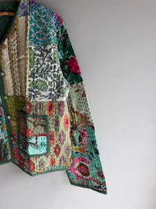 Chaqueta de Seda Acolchada con Estampado Floral Bohemio, Cuello en V, Manga Larga, Prenda Exterior Informal con Cierre de Botones, Diseño de Bolsillos Vintage, Regalo para Ella - Product Image 3