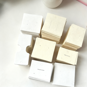 Cartes à bijoux en papier parfumées à la vanille, imprimées sur mesure, prêtes à l'emploi, présentoirs élégants pour accessoires de boucles d'oreilles, imprimés de la marque Ele Queen - Product Image 1