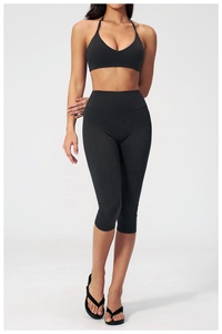 Ensemble 2 pièces sans couture noir à col rond et manches courtes, haut et leggings taille haute longueur genou, couleur unie, écologique et respirant - Product Image 3