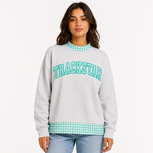 Sudadera Trackstar con estampado de letras y cuello redondo para mujer, gris con ribete de guinga, corte regular, estilo casual para otoño. - Product Image 1