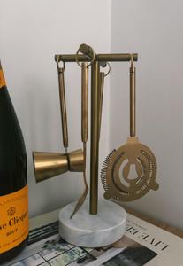 Juego de herramientas de bar de mármol dorado premium, elegantes accesorios para mezclar cócteles, para el hogar, bar, lounge, restaurante y como regalo, de la India. - Product Image 2