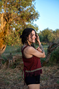 Haut sans manches en coton style bohème avec dos en dentelle ajustable et ourlet à franges, fait main, tenue de festival, tenue bohème d'été - Product Image 3