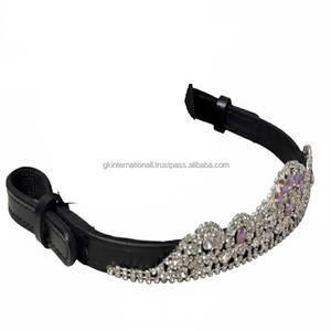 Bride de dressage en cuir noir et marron de haute qualité pour chevaux, avec bandeau orné de cristaux roses et blancs et chaîne de couronne. - Product Image 6