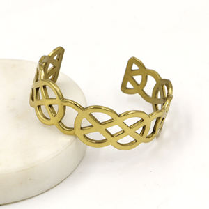 Bracelet manchette en laiton nœud celtique fait main, doré, motif treillis entrelacé, jonc ouvert réglable, bijoux ethniques vikings pour femme - Product Image 4