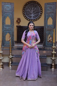 Lehenga Choli con Estampado Floral Rosa, Ropa Étnica Tradicional para Mujer, para Fiestas o Uso Casual, Elástica, COSMOS SILK, Bordado con Lentejuelas Zari - Product Image 2
