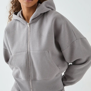 Ensemble de survêtement pour femme à capuche, coupe oversize et courte, résistant aux intempéries, respirant et à séchage rapide, idéal pour l'hiver et la mode décontractée. - Product Image 4