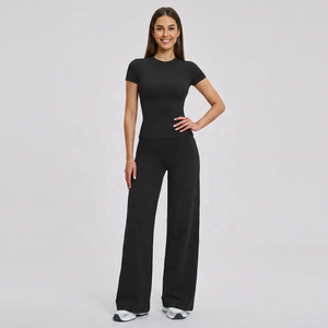 Conjunto de Yoga Personalizado para Mujer: Camiseta de Manga Corta y Pantalones Anchos, Conjunto de 2 Piezas Suave y Elástico para Descanso, Ejercicio y Fitness - Product Image 1
