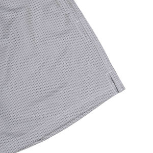 กางเกงวิ่งขาสั้นผู้ชายสีเทา ดีไซน์ล่าสุด ผ้าตาข่าย ระบายอากาศ เอวยางยืด 3 นิ้ว แห้งเร็ว เป็นมิตรกับสิ่งแวดล้อม เหมาะสำหรับออกกำลังกายที่ยิม - Product Image 4