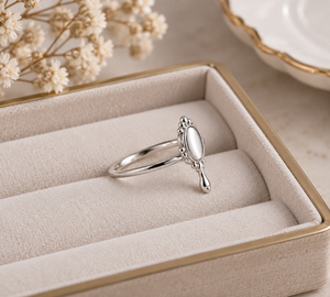 Bague ovale en argent ajustable, bijou fantaisie d'inspiration vintage pour femme - Product Image 3