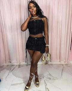 ชุดเซ็ตเสื้อผ้ากีฬาผู้หญิงดีไซน์คลาสสิค ผ้าฝ้ายทันสมัย รุ่น Twin Set ปี 2026 ราคาโรงงาน รับทำโลโก้ เสื้อแจ็คเก็ตยีนส์ขาสั้นและกางเกงขาสั้น 2 ชิ้น - Product Image 1