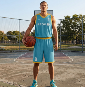 Maillot de sport sans manches à col en V imprimé par sublimation 100 % polyester respirant pour le basketball masculin adulte avec logo personnalisé sur le devant - Product Image 4