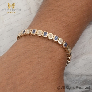 Bracelet tennis à maillons en or jaune 14 carats serti de diamants pavés et saphir bleu, fait main, bijoux fins, vente en gros - Product Image 6