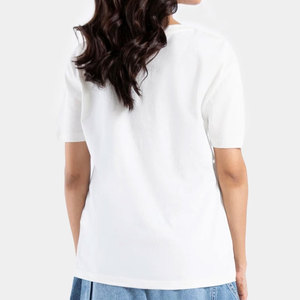 T-shirt pour femme en coton confortable, conçu pour le style urbain et les tendances de la mode quotidienne - Product Image 5