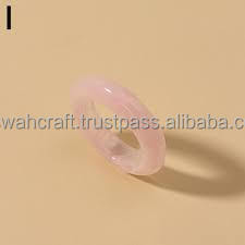 Bague en résine de Style classique de conception professionnelle bijoux de mode de bonne qualité pour les femmes bague à la mode pour une utilisation en fête - Product Image 2