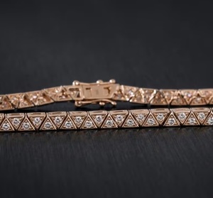 Bracelet de luxe en moissanite à maillons triangulaires, style hip-hop glacé, aspect diamant doré, bracelet géométrique pour poignet - Product Image 3