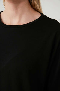 Fabrication OEM T-shirt pour femme de haute qualité, design vintage avec logo personnalisé, doux, respirant, écologique, pour l'été - Product Image 5