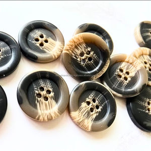 Boutons en corne de buffle noir de haute qualité avec nuance blanche naturelle Décoratifs uniques d'Inde - Product Image 6