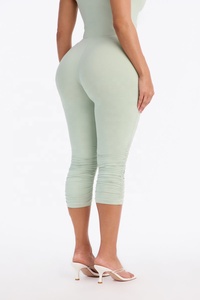 Leggings Capri Taille Haute Froncés Couleur Unie Sans Couture Effet Ventre Plat pour Femme - Product Image 2