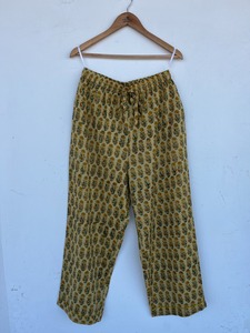 Ensemble de pyjama pour femmes en coton à imprimé floral fait main avec chemise à manches longues boutonnée, bordure contrastée et pantalon à cordon élastique - Product Image 5