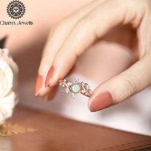 Bague de fiançailles classique en moissanite plaqué or rose argenté pour femme Charm_Jewells, sertie à griffes, certifiée IGI - Product Image 6