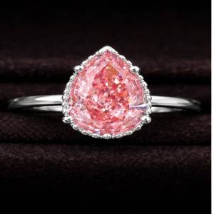 Anillo de Diamante Cultivado en Laboratorio de 2.58 Quilates, Color Rosa, Forma de Pera, en Platino 950, Certificado IGI - Product Image 2