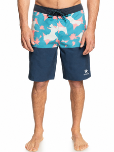 Shorts de surf pour hommes à séchage rapide, shorts de plage avec logo avant, maillots de bain légers, écologiques, respirants, en toile, taille mi-haute - Product Image 1