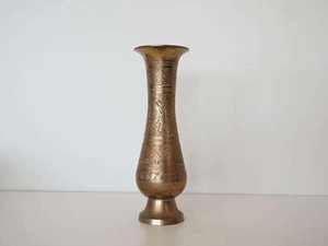 Jarrón Decorativo Tradicional de Latón con Diseño Floral Acrílico, Regalo Perfecto o Adorno para el Hogar a un Precio Razonable - Product Image 5