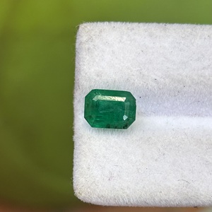Émeraude naturelle de qualité supérieure du Zambie, 2,10 carats, vert intense, pierre facettée non montée pour la fabrication de bijoux - Product Image 3