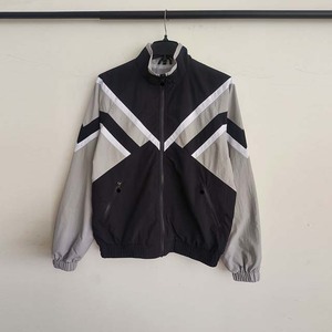 Conjunto de Dos Piezas para Hombre, Chaqueta Cortavientos Transpirable de Alta Calidad Estilo Urbano Vintage, Pantalones Cortos Impermeables con Logotipo Personalizado, Nuevo Diseño de Verano - Product Image 5
