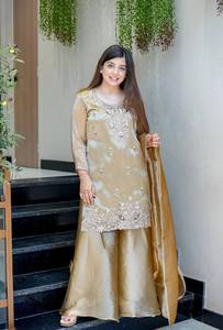 Elegantes Conjuntos Sharara para Mujer de TENNECY con Bordados Intrincados - Ropa Tradicional para Fiestas de Diwali, Éxito de Ventas en Todas las Temporadas - Product Image 3