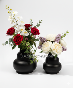 Florero de Aluminio Moderno y Minimalista en Negro Mate - Decoración de Hogar y Bodas de Alta Calidad, Ecológica y de Lujo, Hecho a Mano - Product Image 2
