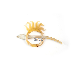 Épingle à châle élégante en corne de bœuf naturelle et bois, faite à la main, en forme de pieuvre, minimaliste et élégante, pour filles - Product Image 2