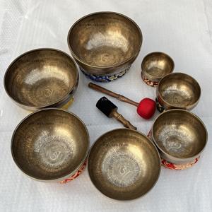 Cuenco tibetano de bronce hecho a mano de alta calidad, personalizado, de aleación metálica, para meditación, sonido, martillado a mano, fabricante. - Product Image 1