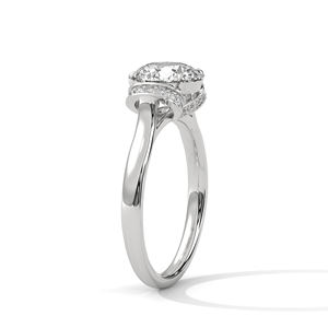Bague de fiançailles en or avec halo caché de diamants de laboratoire ronds – Solitaire moderne avec diamant d'accentuation latérale pour femme - Product Image 5