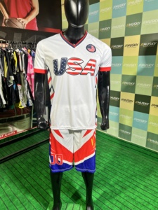 เสื้อฟุตบอลชายแบบซับลิเมชั่น คอวี แขนสั้น แห้งเร็ว ระบายเหงื่อได้ดี ทรงปกติ ผลิตจากโพลีเอสเตอร์ 100% สำหรับฤดูร้อน สามารถปรับแต่งได้ - Product Image 5