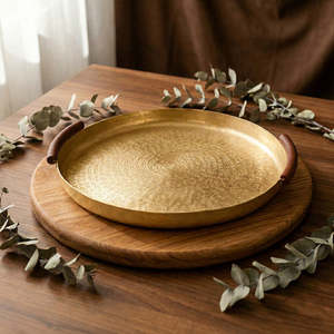 Collection Ramadan : Plateaux de service ronds en métal avec poignées, finition brossée argent, or, noir, pour usage résidentiel, pour servir des friandises à l'Aïd - Product Image 4