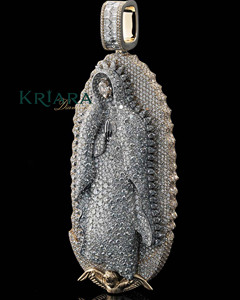 Pendentif Vierge Marie en Argent 925 et Or 18 carats avec Diamant de laboratoire taille brillant rond couleur D, Bijou unisexe religieux - Product Image 1