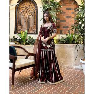 Conjunto Dupatta superior inferior de ropa de fiesta para mujer de diseñador con trabajo de bordado pesado - Product Image 1