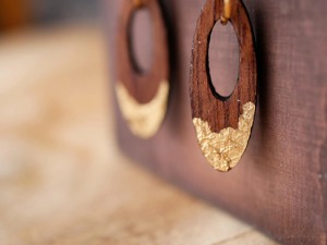 Boucles d'oreilles en bois style rustique, ambiance campagnarde, couleur unie, prix usine, vente en gros - Product Image 4