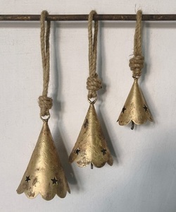 Campanas Colgantes Navideñas Redondas de Metal Pintado - Product Image 2