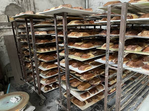 Bols à pâte en bois d'acacia, design rustique artisanal, en forme de bouteille de vin, prix abordable, provenance Vietnam - Product Image 6