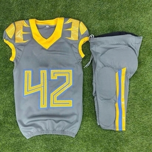 Maillot de football personnalisé haut de gamme avec impression par sublimation, poches intégrées pour protections, pantalon extensible, tenue de football personnalisée pour équipe - Product Image 3