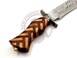 Nouveau Couteau de Chasse Artisanal Haut de Gamme avec Manche en Bois de Rose et Acier Damas, Lame Tranchante Type Bowie, avec Étui, pour Camping, Survie, Randonnée en Plein Air - Product Image 3