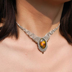 Collar de Cadenas de Macramé con Jade Natural Fuego, Joyería Artesanal con Gema Naranja Brillante, Estilo Budista, Aleación de Zinc, Mangalmay Corporation - Product Image 1