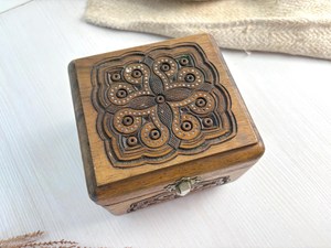 <b>Cheap</b> Handmade Wooden Memory <b>Box</b> for Wedding Souvenirs, Special <b>Gifts</b>, Jewelry and Personal Treasures with Rustic Decorative - Product Image 2