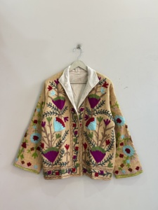 Chaqueta étnica india cómoda y bordada con diseño Suzani, abrigo de boda para mujer - Product Image 2